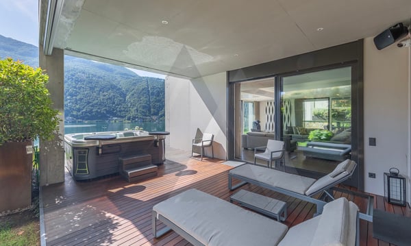 VISTA LAGO, GIARDINO PRIVATO, WELLNESS E ARREDI DI DESIGN 10