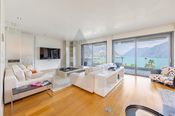 ATTICO CON VISTA LAGO, PISCINA INTERNA E SPA 5