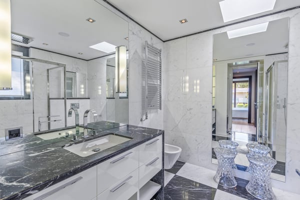 ATTICO CON VISTA LAGO, PISCINA INTERNA E SPA 7