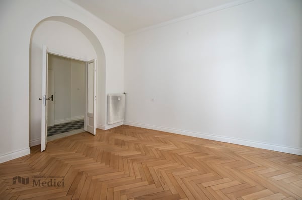 PRESTIGIOSO ED ELEGANTE UFFICIO NEL CUORE DI CHIASSO 13