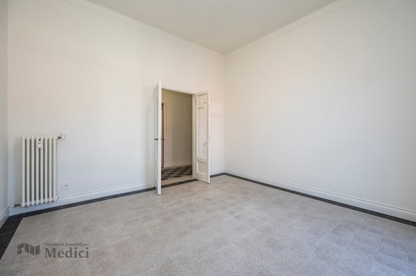 PRESTIGIOSO ED ELEGANTE UFFICIO NEL CUORE DI CHIASSO 8