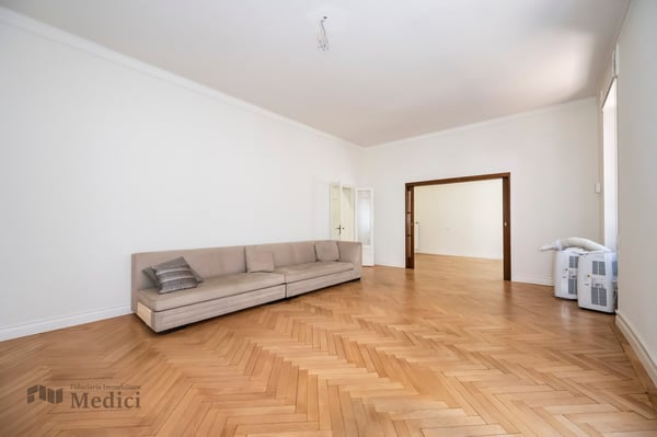 PRESTIGIOSO ED ELEGANTE UFFICIO NEL CUORE DI CHIASSO 2