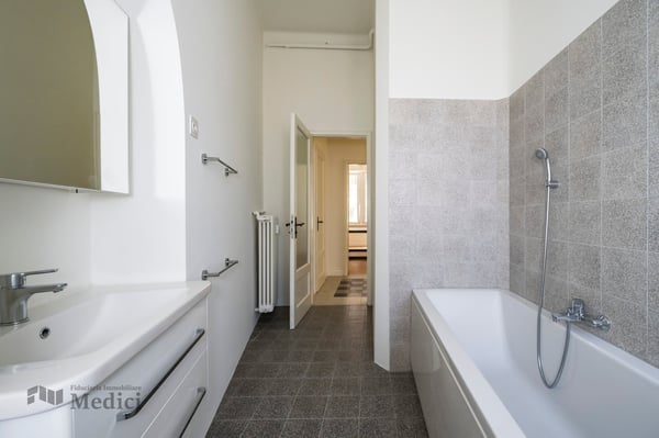 PRESTIGIOSO ED ELEGANTE UFFICIO NEL CUORE DI CHIASSO 15