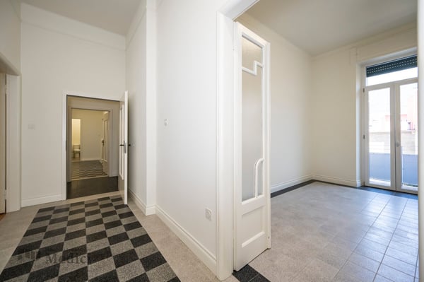 PRESTIGIOSO ED ELEGANTE UFFICIO NEL CUORE DI CHIASSO 6