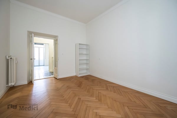 PRESTIGIOSO ED ELEGANTE UFFICIO NEL CUORE DI CHIASSO 5