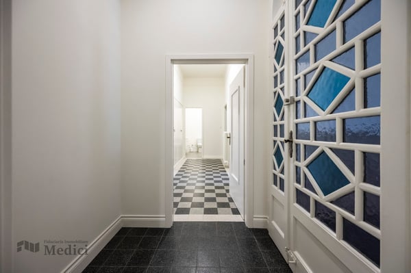 PRESTIGIOSO ED ELEGANTE UFFICIO NEL CUORE DI CHIASSO 1