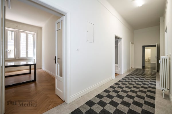 PRESTIGIOSO ED ELEGANTE UFFICIO NEL CUORE DI CHIASSO 9