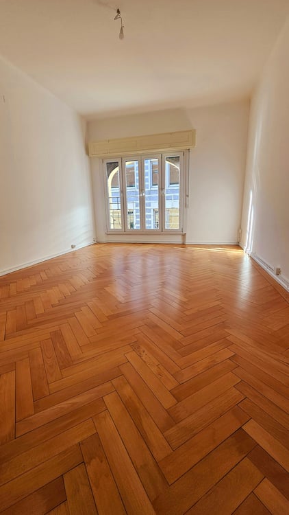 AMPIO E LUMINOSO 1 LOCALI IN POSIZIONE STRATEGICA 2