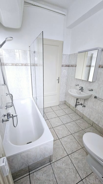 AMPIO E LUMINOSO 1 LOCALI IN POSIZIONE STRATEGICA 5