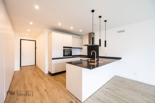MODERNO ED ELEGANTE APPARTAMENTO 2.5 LOCALI IN POSIZIONE STRATEGICA