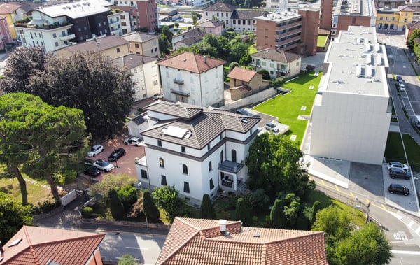 MODERNO 2.5 LOCALI ALTO STANDING IN VILLA D'EPOCA 1