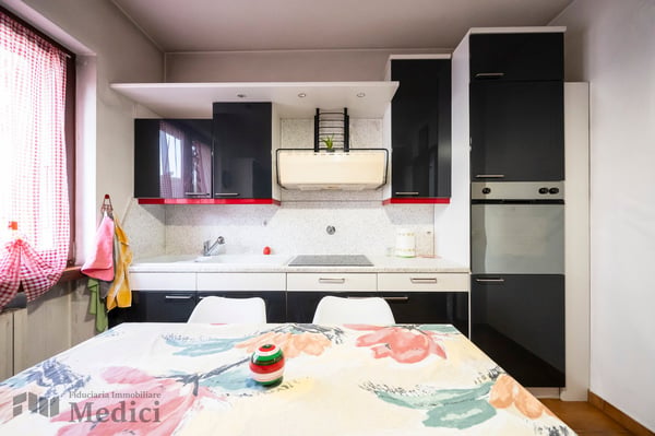 CASA UNIFAMILIARE CON GRANDE GIARDINO 8