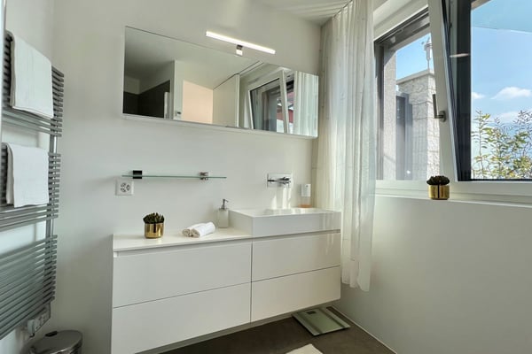 Luxuriöse 2,5 Zimmerwohnung in direkter Seenähe 10