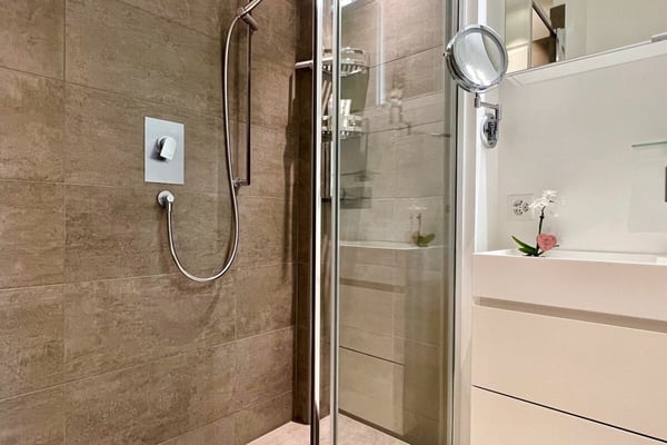 Luxuriöse 2,5 Zimmerwohnung in direkter Seenähe 28