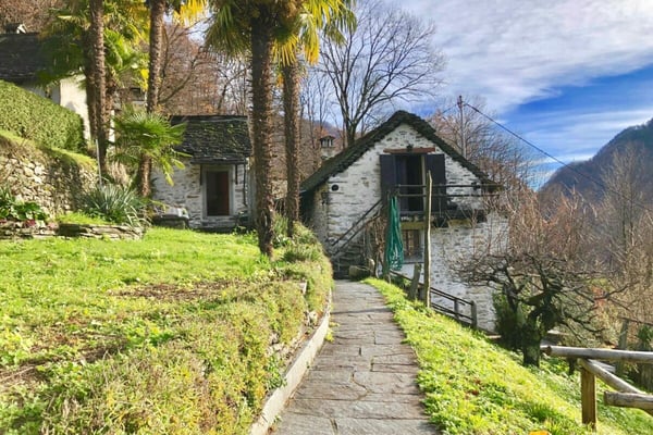 VERKAUFT ! Gemütliches Landhaus mit herrlichem Grundstück in ganzjähriger Sonnenlage 25