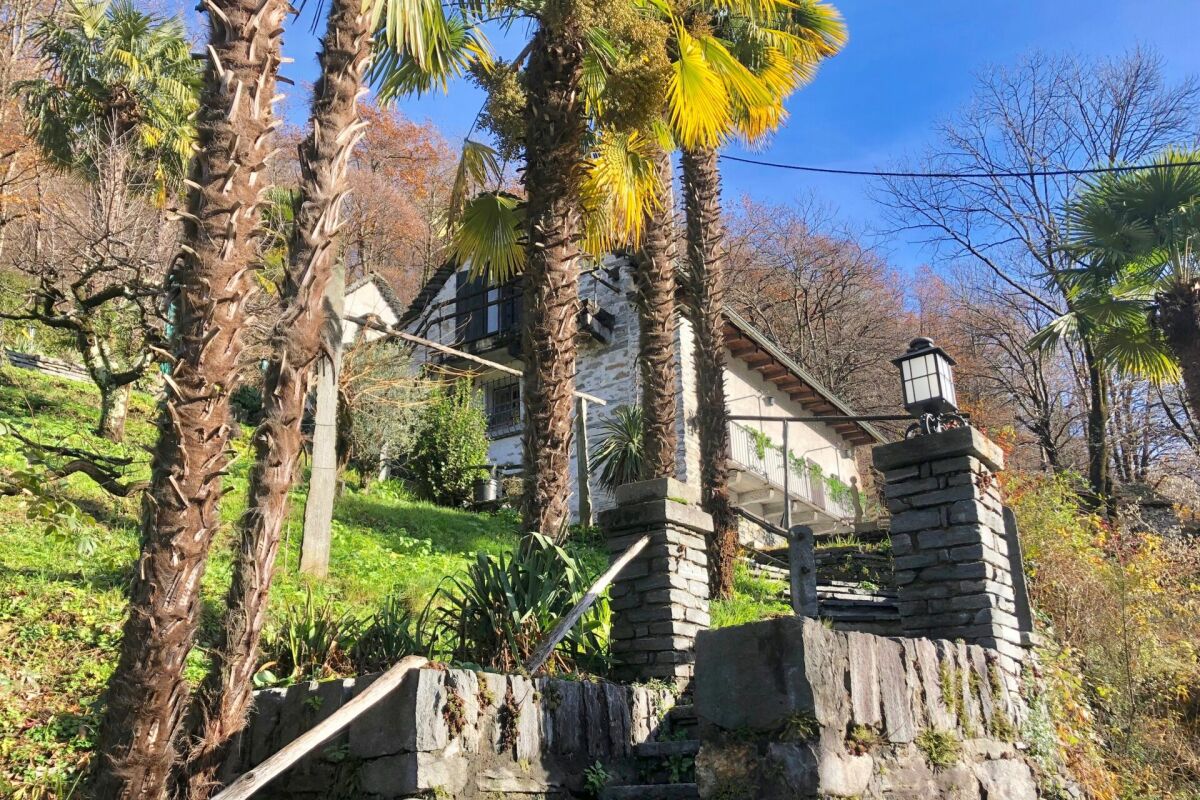 VERKAUFT ! Gemütliches Landhaus mit herrlichem Grundstück in ganzjähriger Sonnenlage