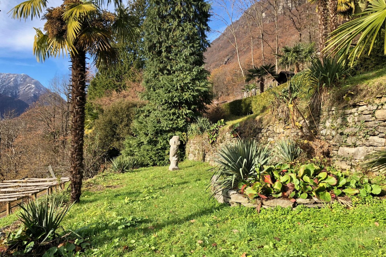 VERKAUFT ! Gemütliches Landhaus mit herrlichem Grundstück in ganzjähriger Sonnenlage