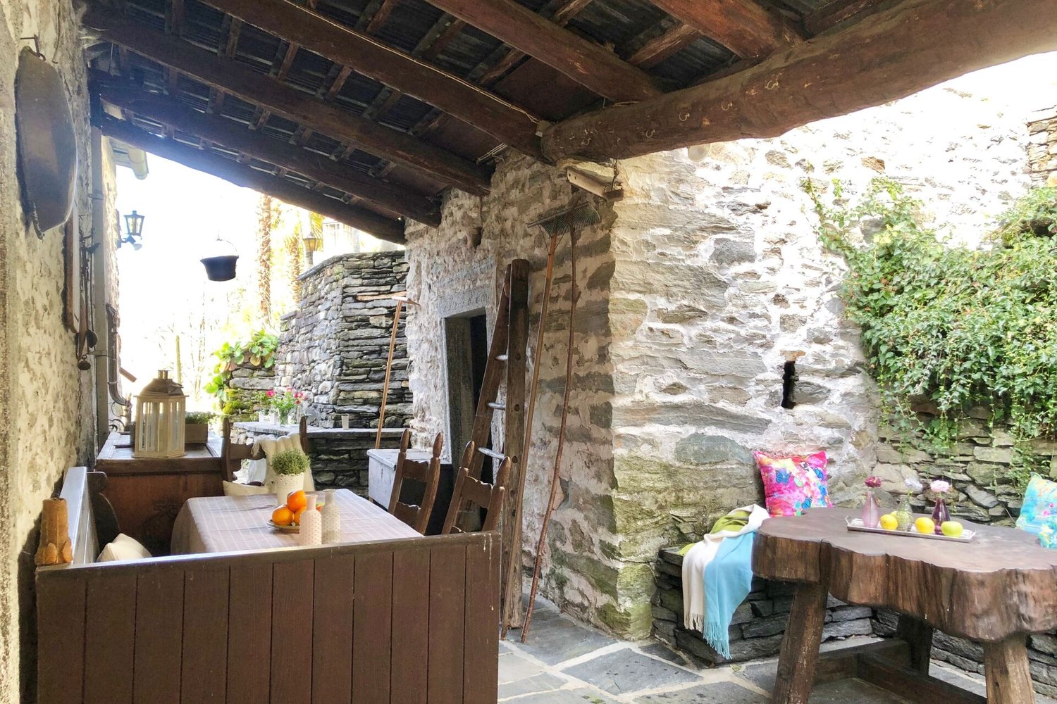 VERKAUFT ! Gemütliches Landhaus mit herrlichem Grundstück in ganzjähriger Sonnenlage
