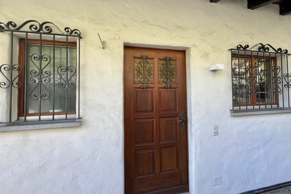 VERKAUFT !!! Charmantes Einfamilienhaus , mit Pool und mit separatem Gästestudio 32