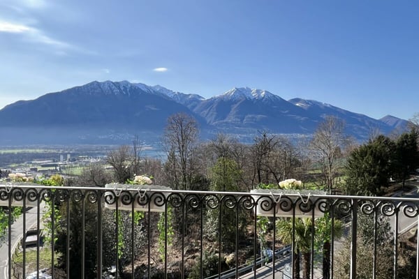 VERKAUFT !!! Charmantes Einfamilienhaus , mit Pool und mit separatem Gästestudio 25