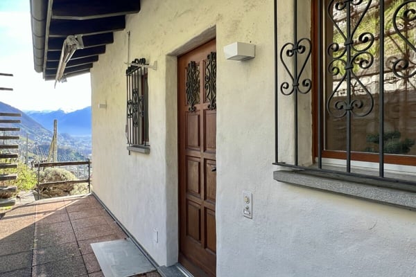 VERKAUFT !!! Charmantes Einfamilienhaus , mit Pool und mit separatem Gästestudio 26