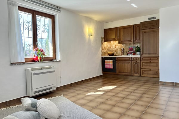 VERKAUFT !!! Charmantes Einfamilienhaus , mit Pool und mit separatem Gästestudio 29