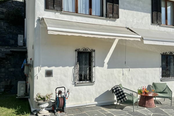 VERKAUFT !!! Charmantes Einfamilienhaus , mit Pool und mit separatem Gästestudio 33