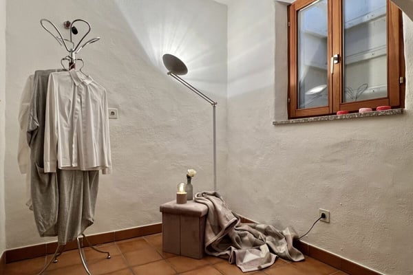 VERKAUFT !!! Charmantes Einfamilienhaus , mit Pool und mit separatem Gästestudio 19