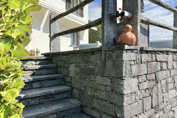 VERKAUFT !!! Charmantes Einfamilienhaus , mit Pool und mit separatem Gästestudio 37