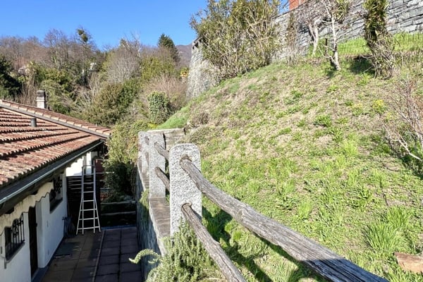 VERKAUFT !!! Charmantes Einfamilienhaus , mit Pool und mit separatem Gästestudio 24