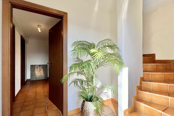 VERKAUFT !!! Charmantes Einfamilienhaus , mit Pool und mit separatem Gästestudio 13