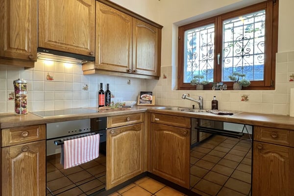 VERKAUFT !!! Charmantes Einfamilienhaus , mit Pool und mit separatem Gästestudio 10