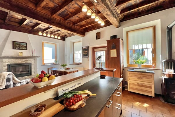 Grosses Dorfhaus mit Seesicht, schönem Garten und Parkplatz 44