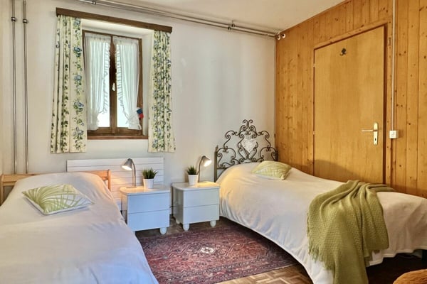 Grosses Dorfhaus mit Seesicht, schönem Garten und Parkplatz 33