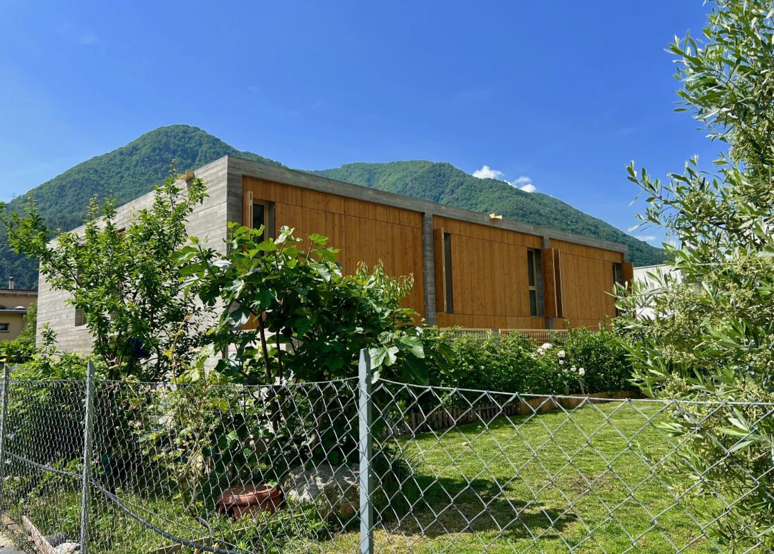 Einfamilien-/Reihenhaus mit Garten und 2 Parkplätzen
