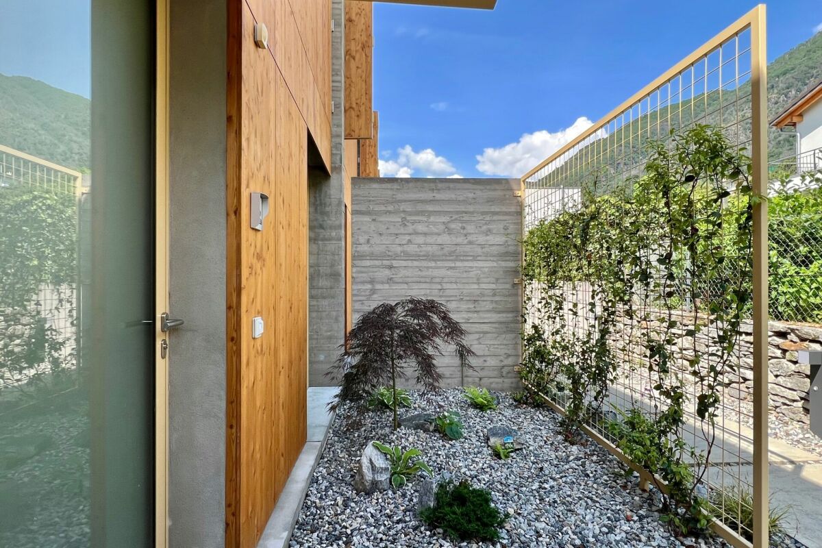 Einfamilien-/Reihenhaus mit Garten und 2 Parkplätzen