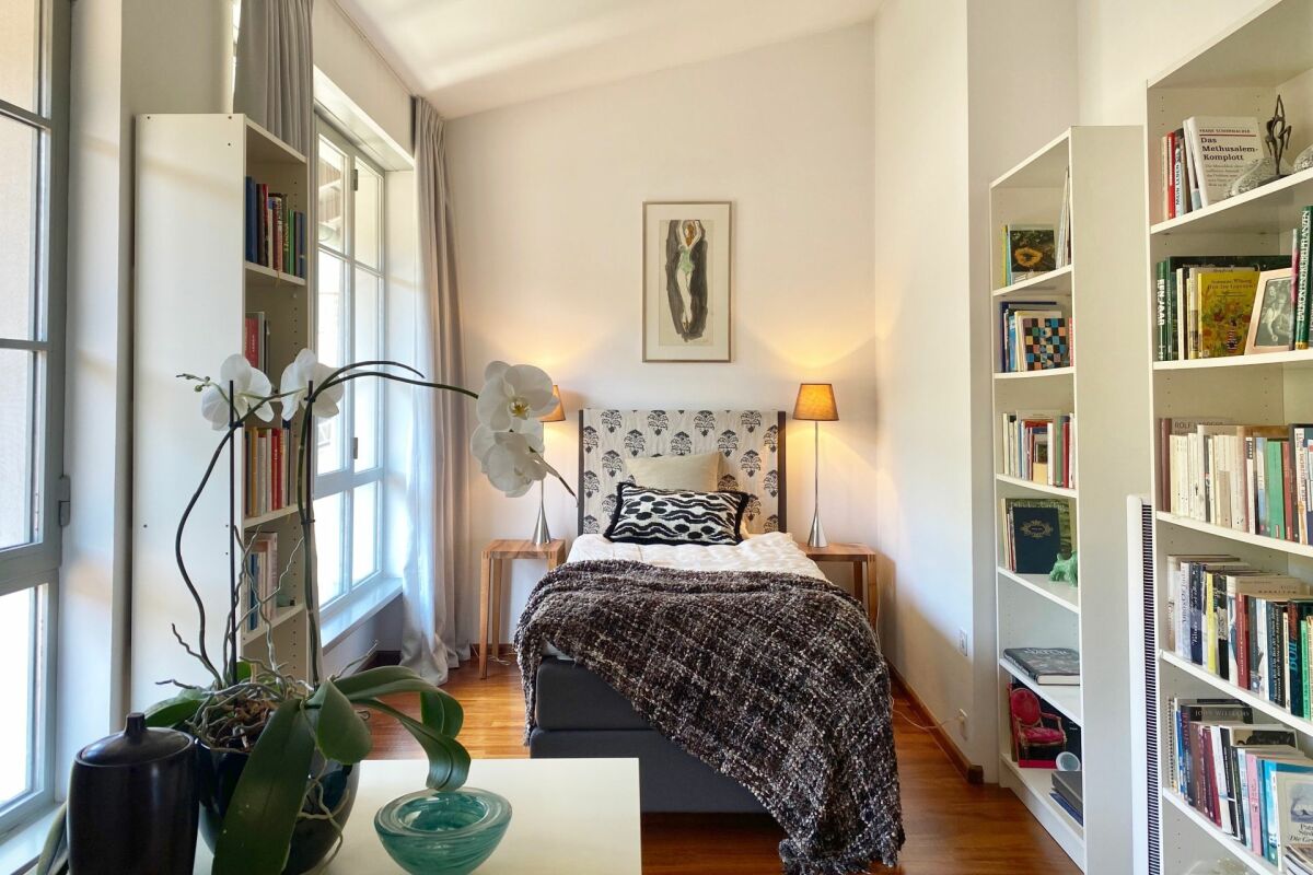ZWEITWOHNSITZ MÖGLICH ! Exklusive Privacy in einem Dorfpalazzo mit mediterranem Cortile & Doppelgarage-Nähe Lugano