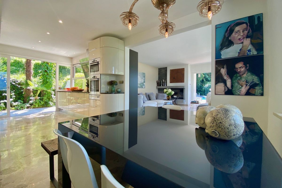 Exclusive villa with breathtaking 180° panoramic lake views and complete privacy