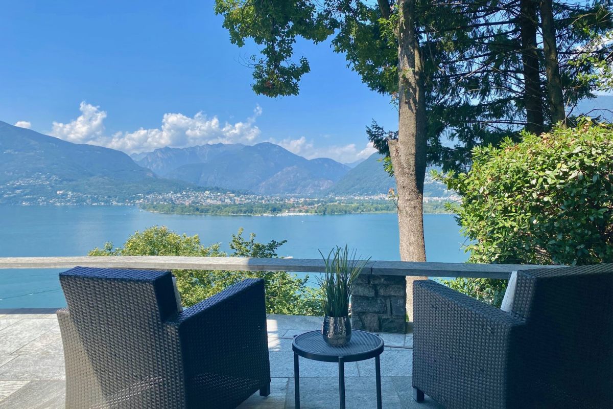 Exclusive villa with breathtaking 180° panoramic lake views and complete privacy