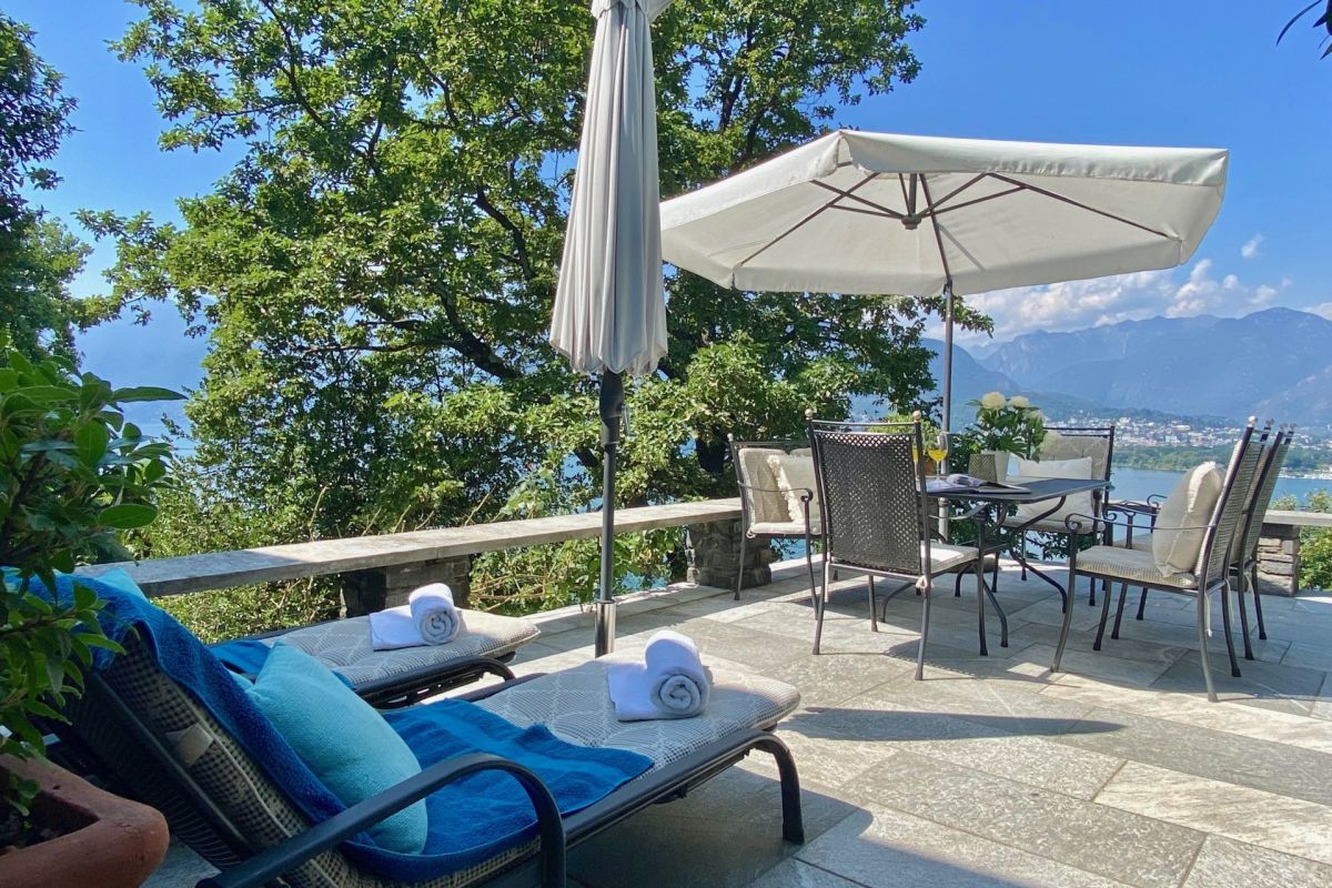 Exclusive villa with breathtaking 180° panoramic lake views and complete privacy