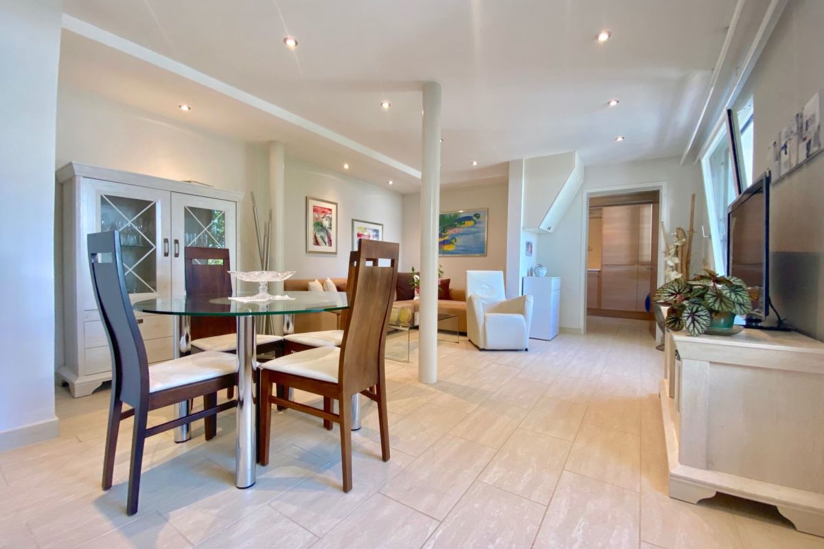 Exclusive villa with breathtaking 180° panoramic lake views and complete privacy