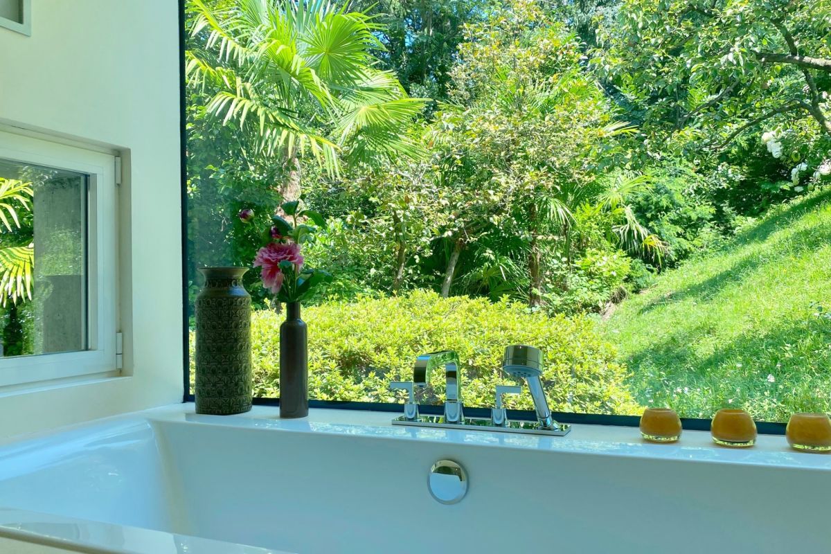 Exclusive villa with breathtaking 180° panoramic lake views and complete privacy