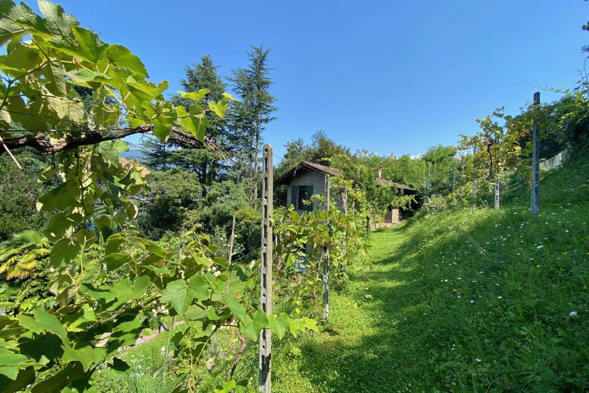 Exclusive villa with breathtaking 180° panoramic lake views and complete privacy