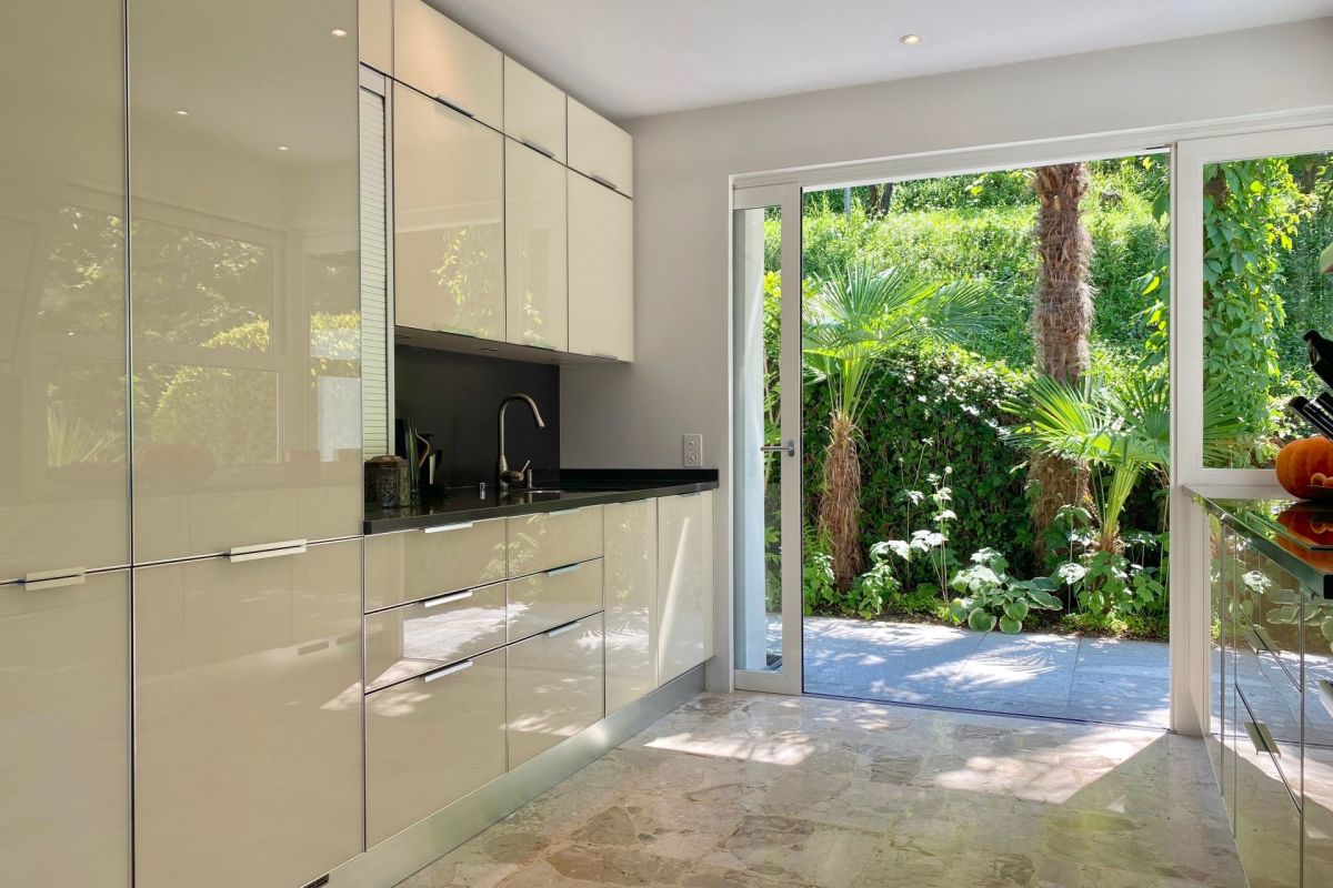 Exclusive villa with breathtaking 180° panoramic lake views and complete privacy