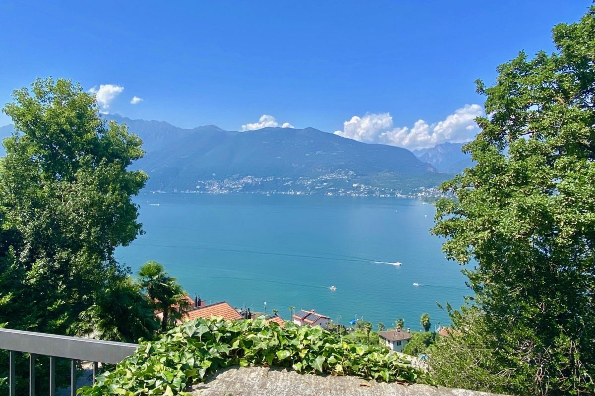 Exclusive villa with breathtaking 180° panoramic lake views and complete privacy