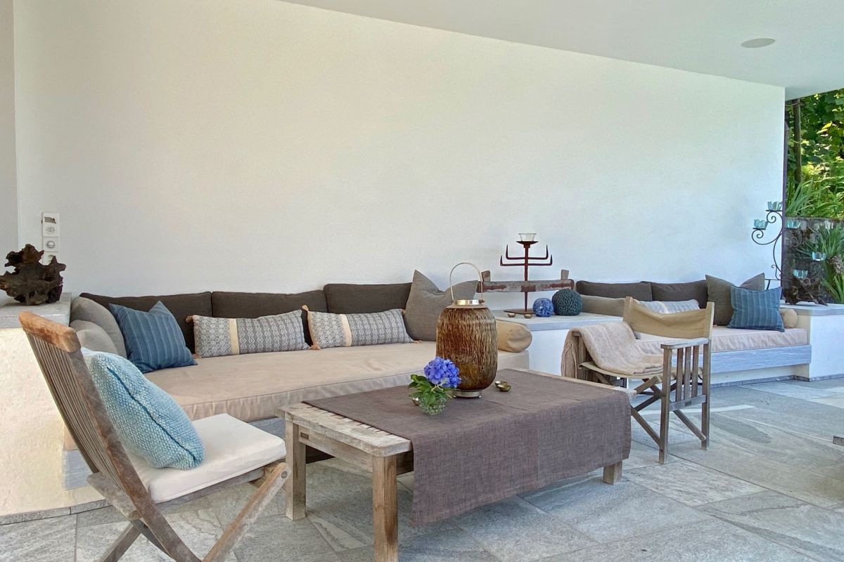 Exclusive villa with breathtaking 180° panoramic lake views and complete privacy