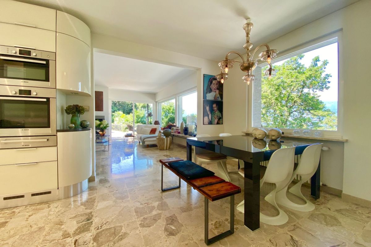 Exclusive villa with breathtaking 180° panoramic lake views and complete privacy