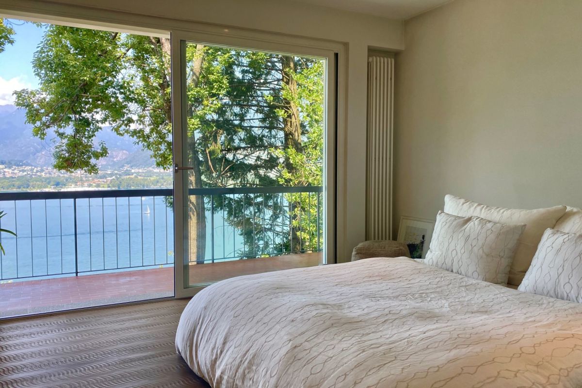 Exclusive villa with breathtaking 180° panoramic lake views and complete privacy