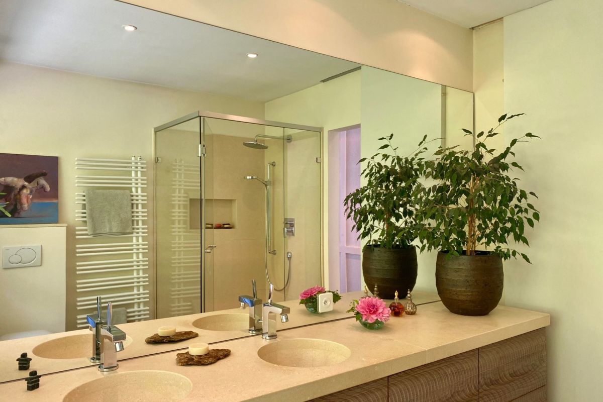 Exclusive villa with breathtaking 180° panoramic lake views and complete privacy