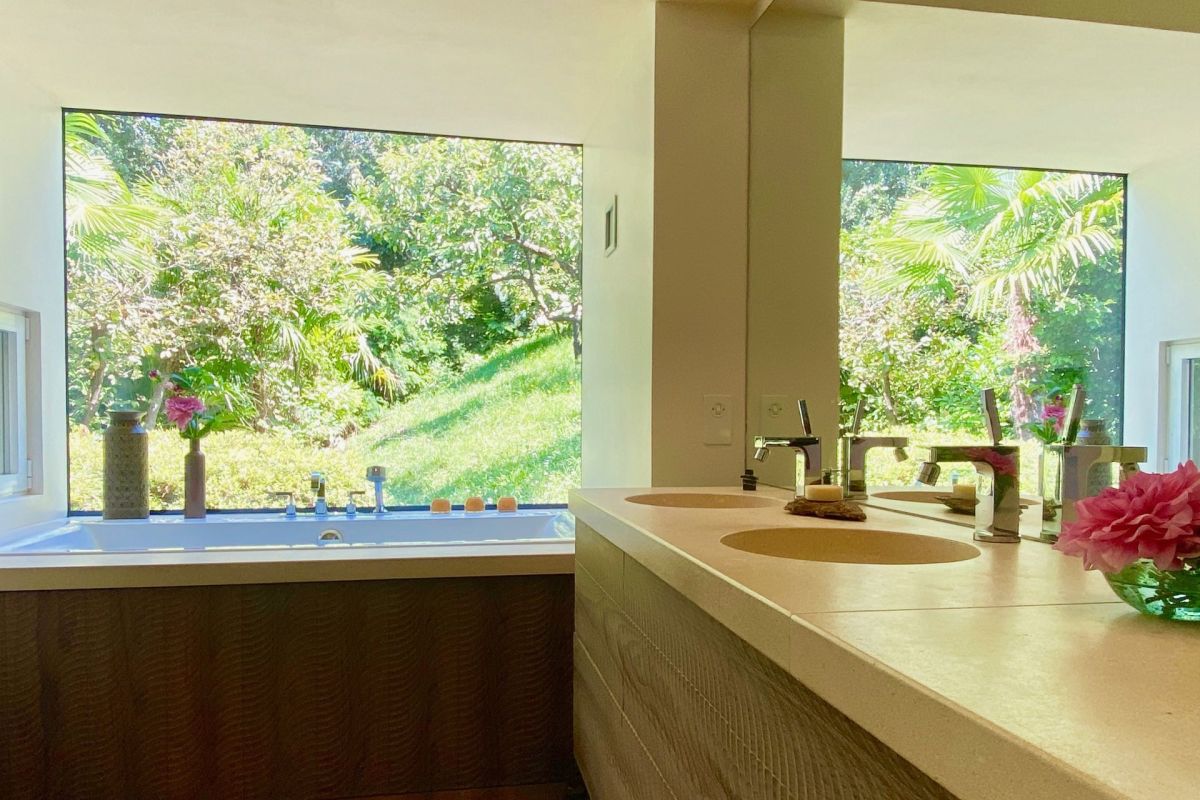 Exclusive villa with breathtaking 180° panoramic lake views and complete privacy